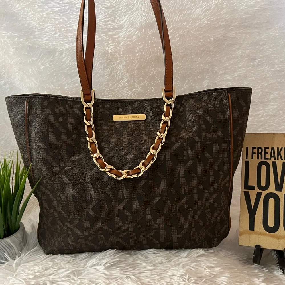 Michael Kors large Harper East West Signature Tote Handbag - LIKE NEW!